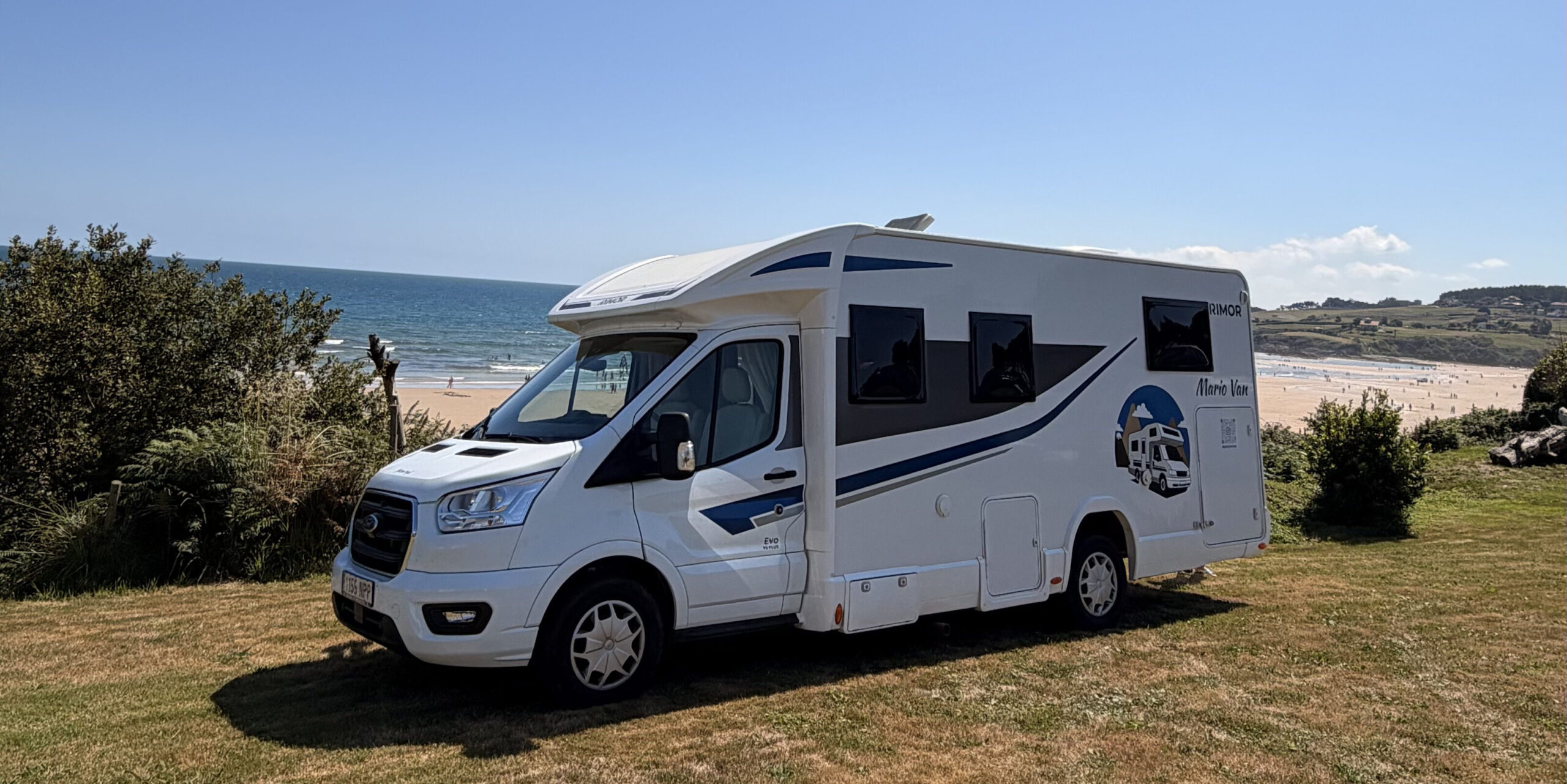 Autocaravana con vistas al mar